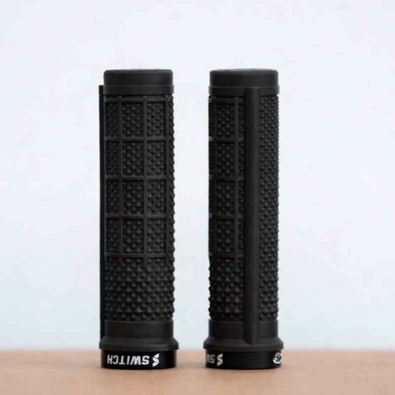 ROČKE KRMILA SWITCH PULSE LOCK-ON - ČRNE