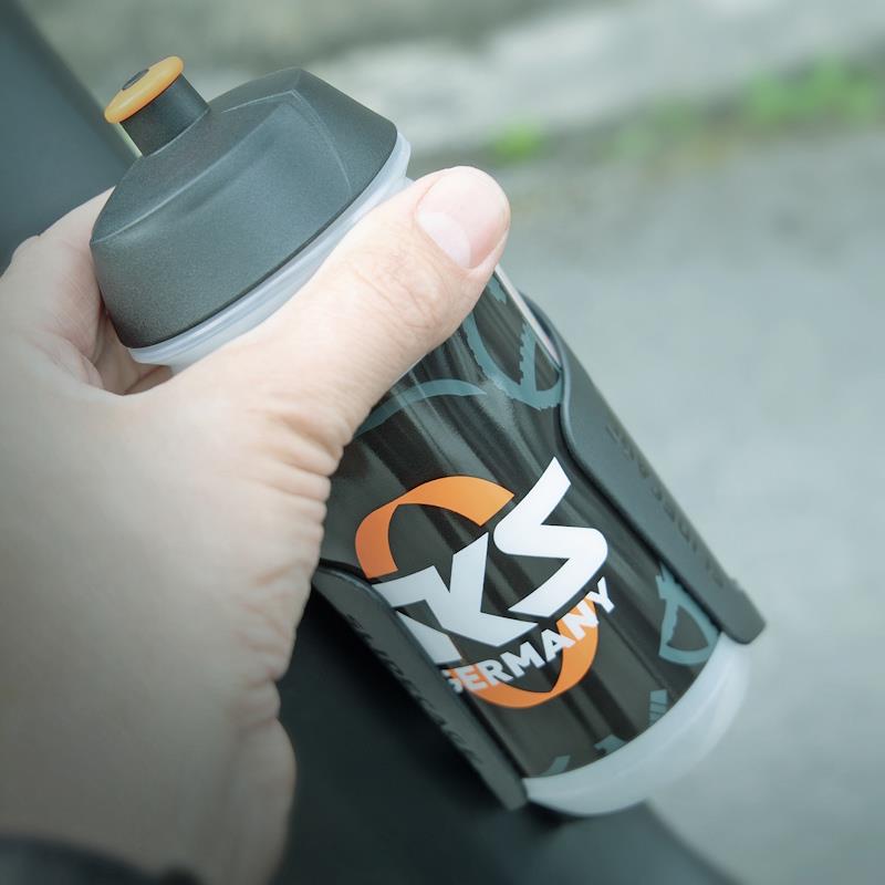 NOSILEC BIDONA SKS SLIDECAGE - ČRN