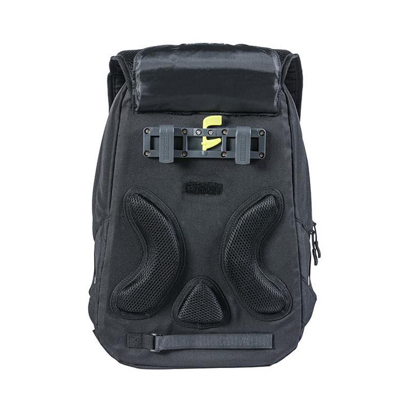 NAHRBTNIK TORBA BASIL FLEX 17 L - ČRNA