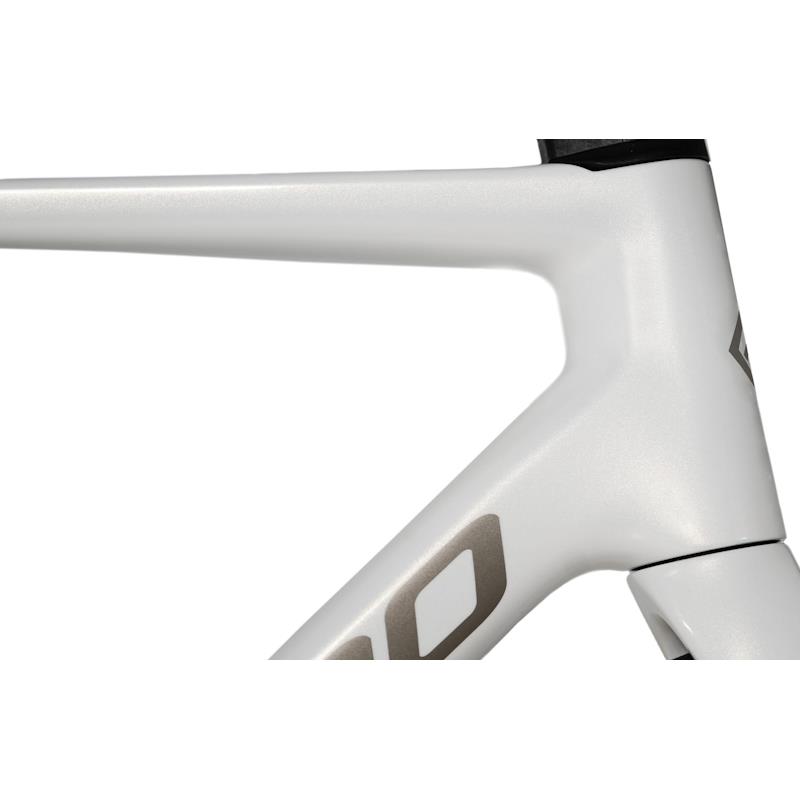 CESTNO KOLO MEGAMO RAISE 15 105 Di2 CW ZIPP - BELO